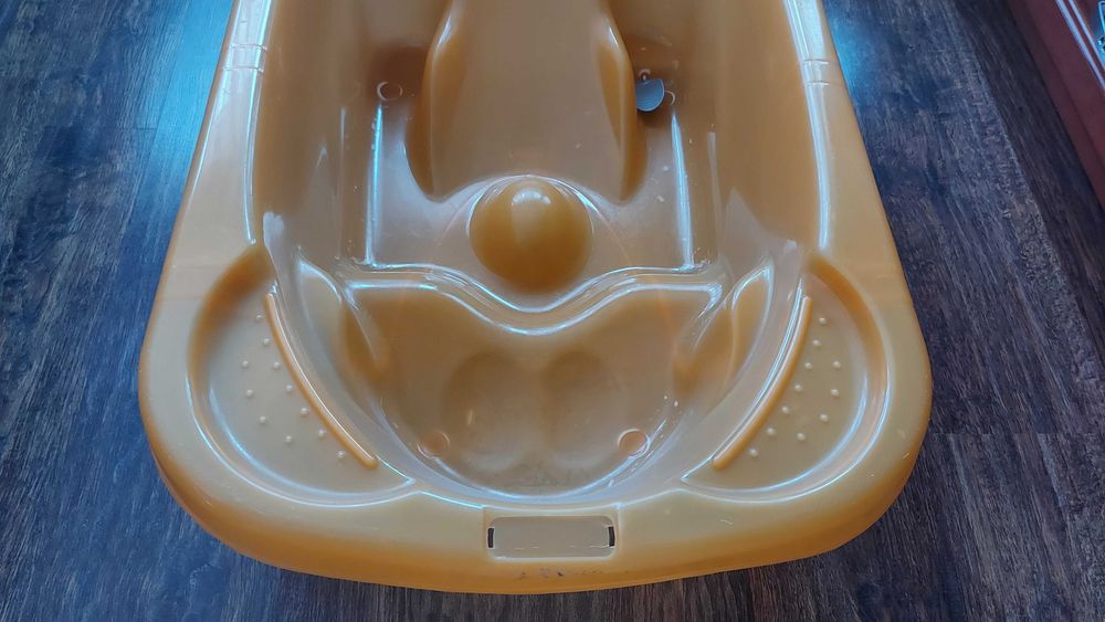 Продавам анатомично корито BERTONI за къпане на бебе