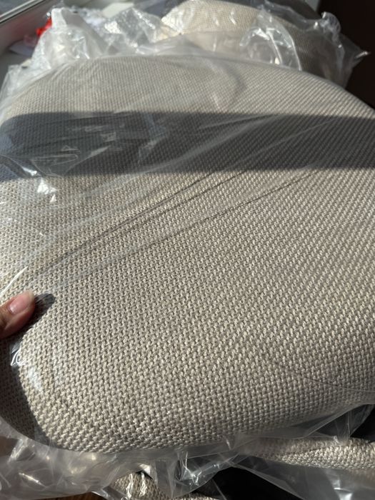 Продам новый стол со стульями !