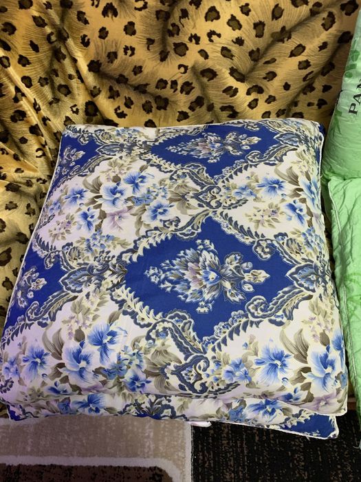 Продаю подушки 4 штуки по 2000