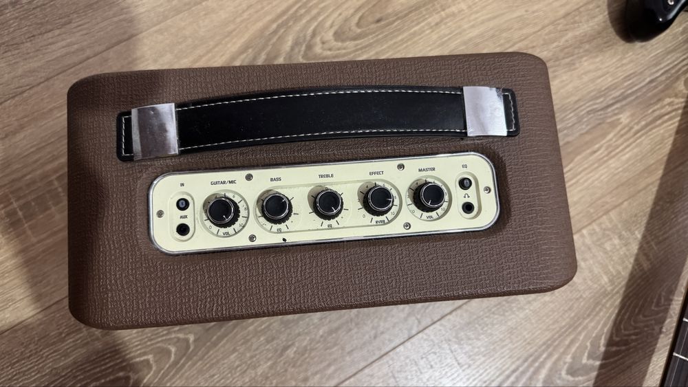 Vand chitara electrica Cliffton cu amplificator si pedala