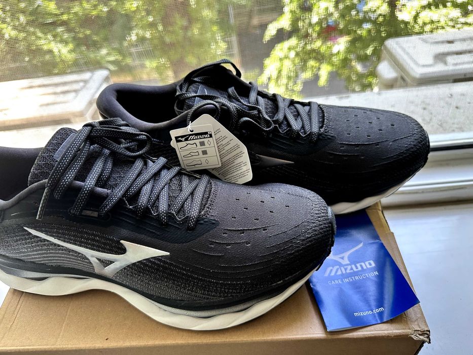 Adidasi Mizuno - NOI mas.44, Redus de la 800 la 475 ron, greutate 300 de grame