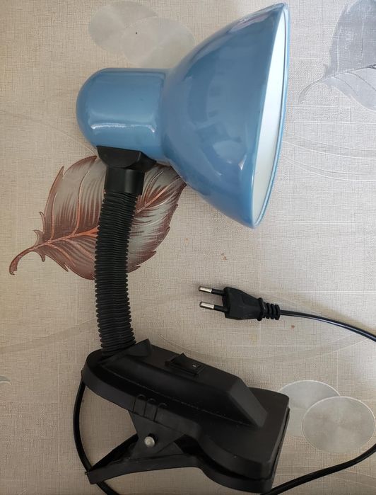 Светильник голубого цвета и прочее