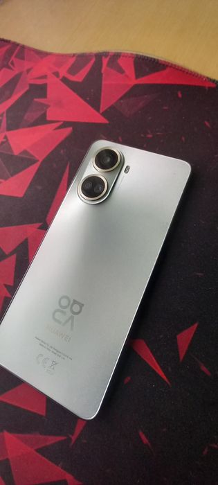 Продавам huawei nova 10 Se