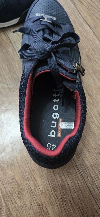 Продам обувь Bugatti