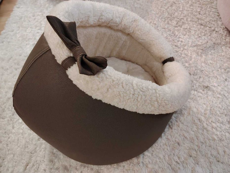 продавам две легла и чанта за кученце или котка