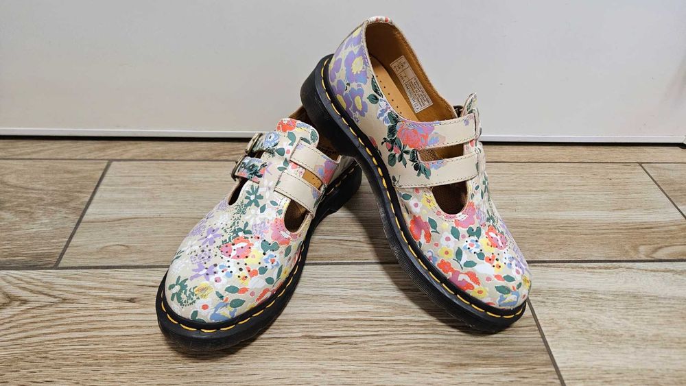 Дамски обувки Dr Martens номер 38, два чифта