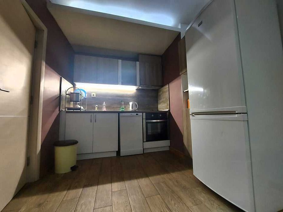 Дава се под наем Четиристаен апартамент в Бургас, Център - 160 кв.м за 408 € - Снимка #22