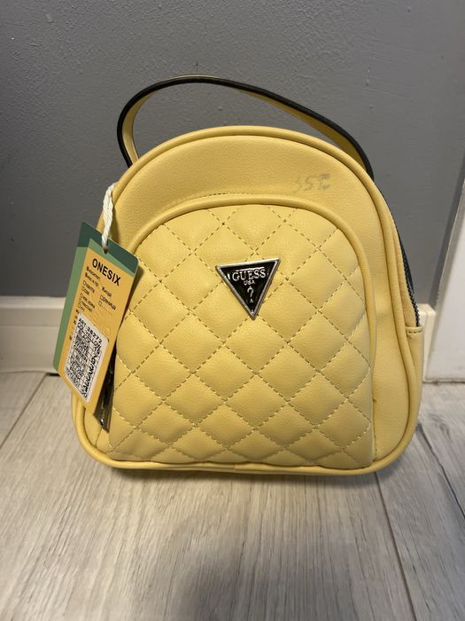 Дамска раница мини тип Guess