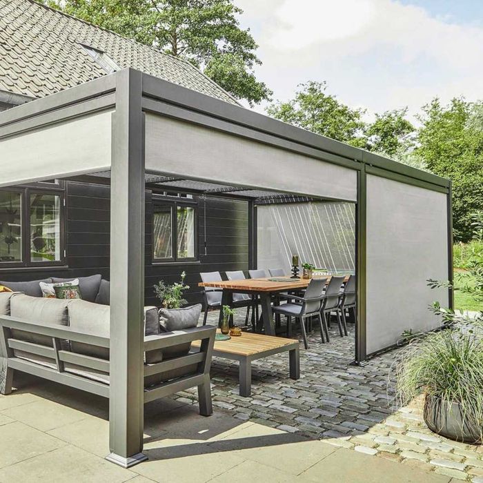 Pergola bioclimatica motorizata cu lamele mobile si lumini LED