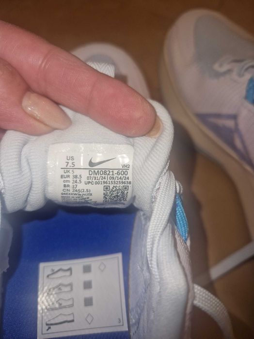 Дамски маратонки Найк,нови.