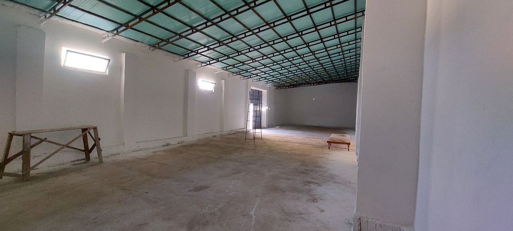 Склад сотилади..