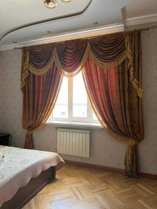 Шторы для спальной с бахрамой в отличном состояний
