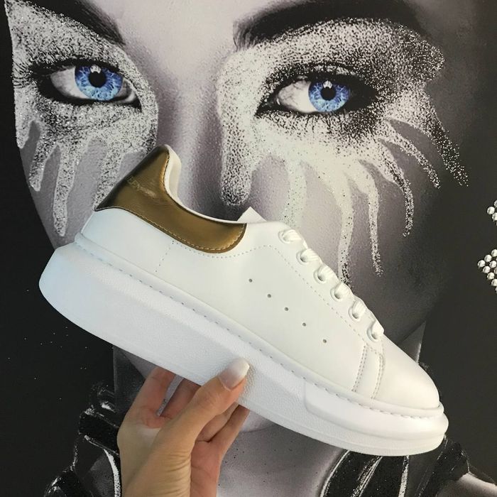 Vând adidași  Alexander