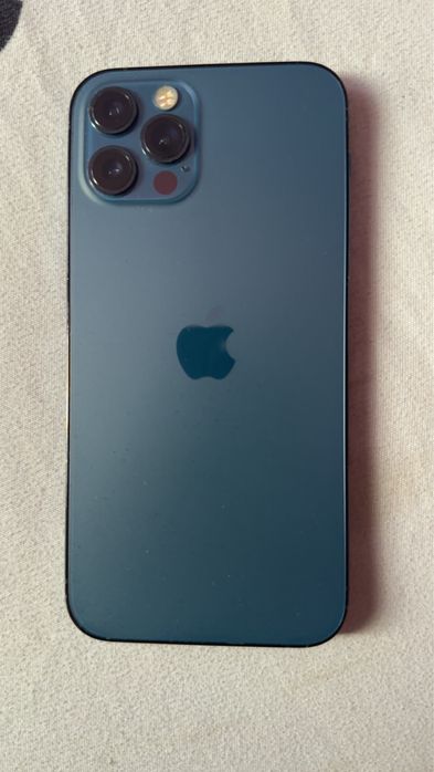 Vând iPhone 12 Pro, 128GB, telefon ținut în condiții foarte bune, arată și funcționează perfect. A fost folosit mereu cu husă și folie de protecție.
