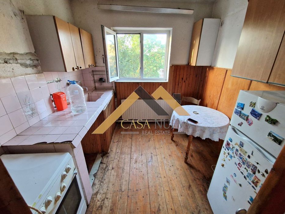 Къща със заведение за бързо хранене в гр.Перник, кв.Църква