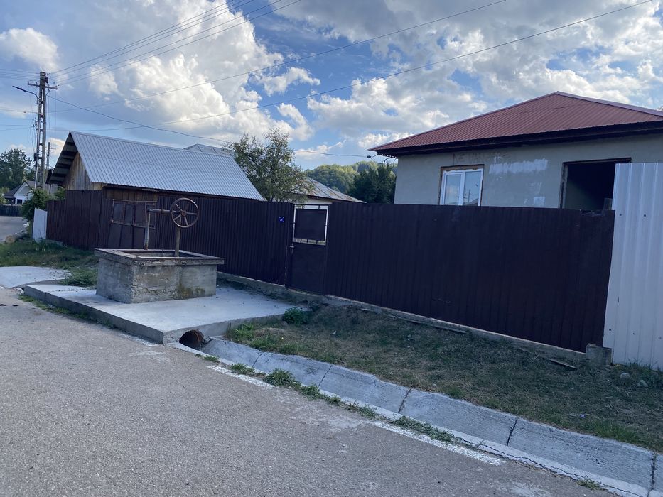 Casa si teren de vanzare