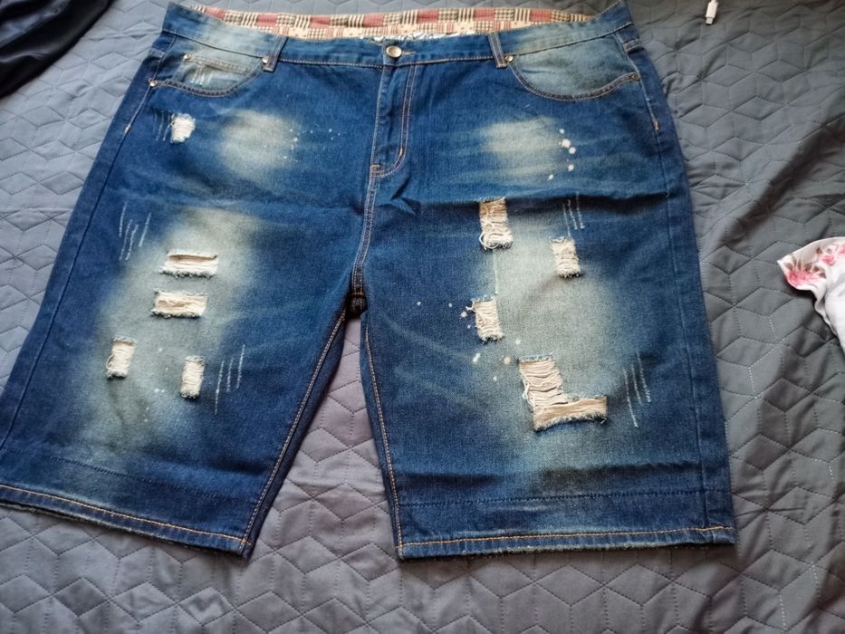 Продавам дънкови къси панталони 6ХЛ