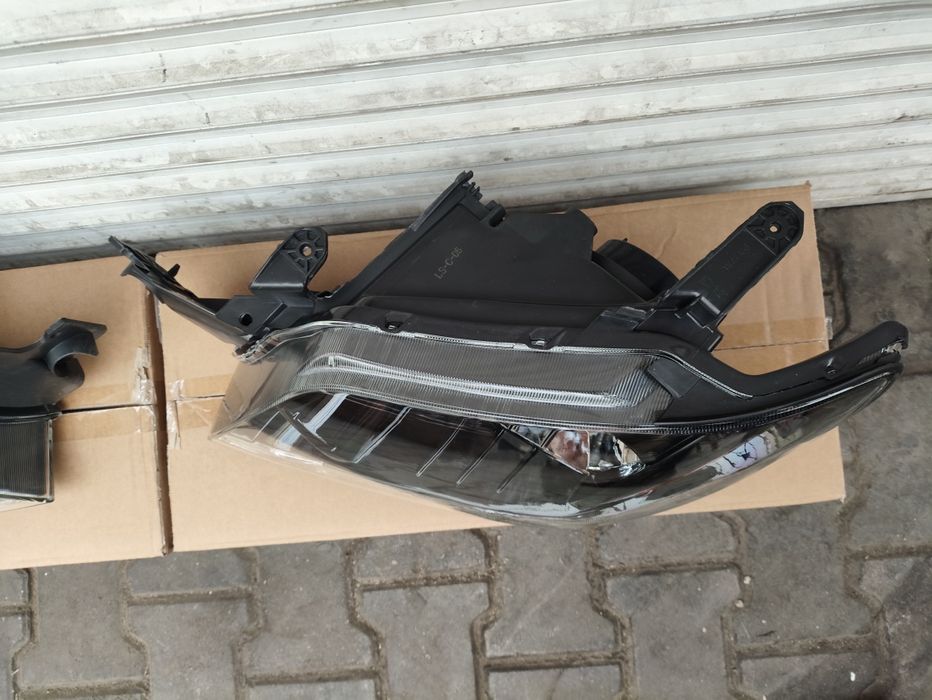 Аутландер фара передняя