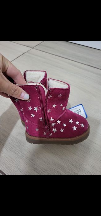 Продам детские новые угги