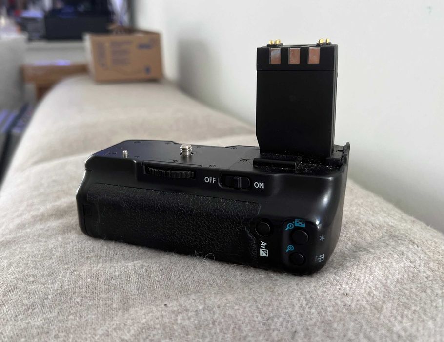 Grip Canon BP 400 battery pack pentru Canon EOS 300D DSLR