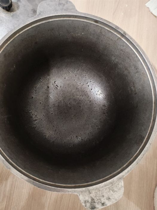 Продам чугунный казан