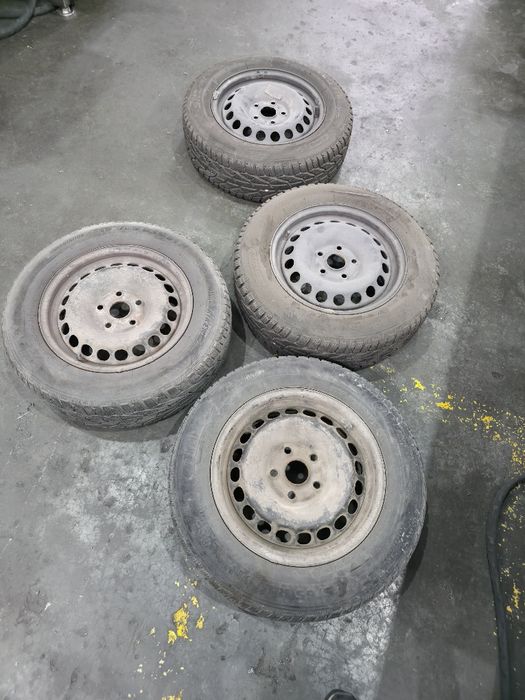 Зимни гуми с джанти 195/65 R15