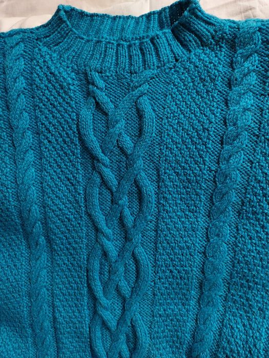 Женский полувер ручной вязки