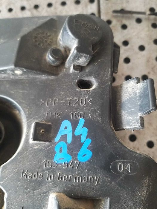 Soclu stop stanga audi a4 b6 8e 153947