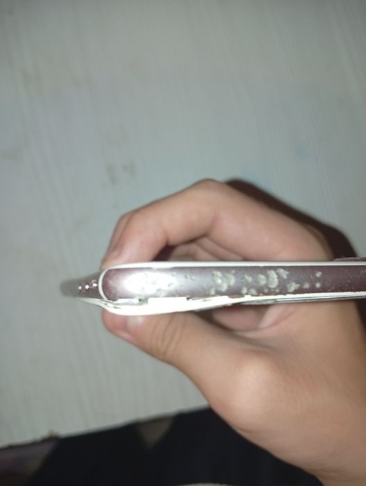Продам айфон 7 на запчасти