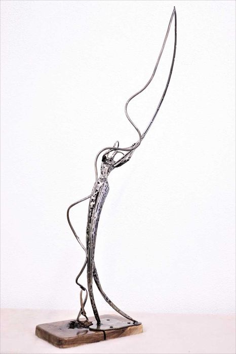 sculptura pescar fir de otel- semnata Razvan Ghita- cadou deosebit