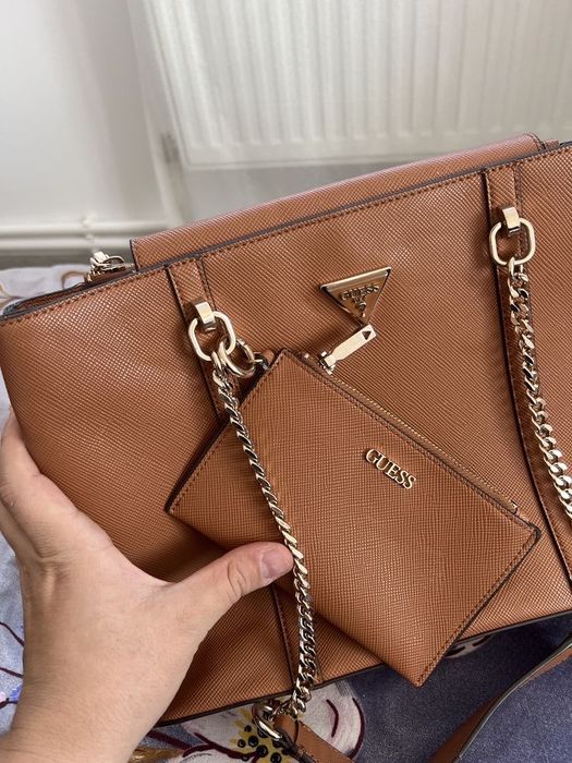 Vand Geanta GUESS originală