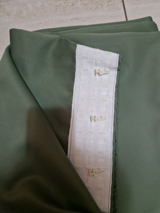 Draperii verde smarald