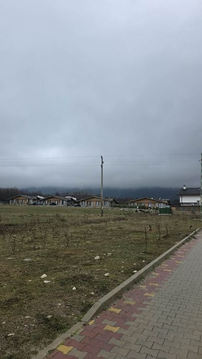 Предлагаме за продажба  имот разположен в местност Кукурево, гр. Разлог, непосредствено срещу комплекс „Пирин Голф“.