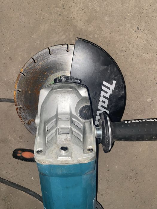 Болгарка УШМ Makita GA9071