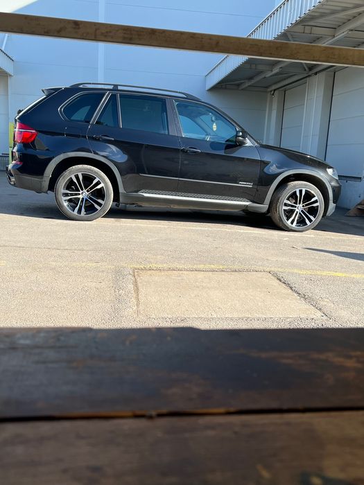 Продавам незаварени джанти и гуми от BMW X5, гуми в добро сьстояние.