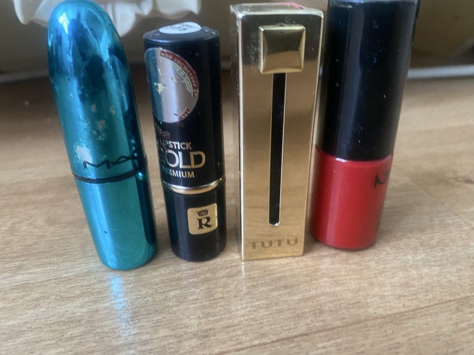 Пудра + помады 4 шт