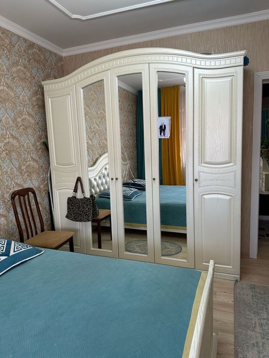 Продам спальный гарнитур