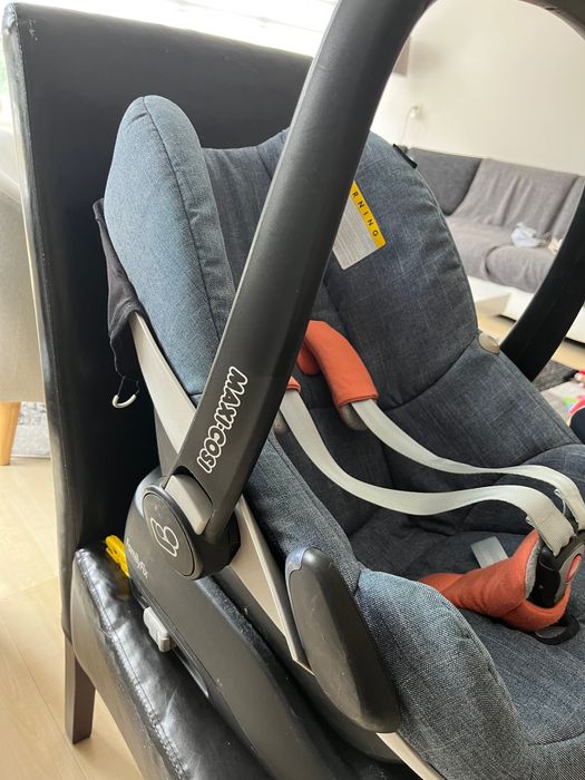 Столче  за кола Maxi Cosi с база