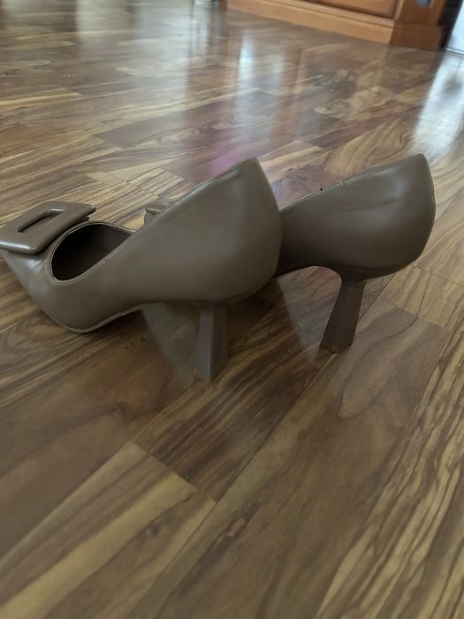 Нови обувки на токче