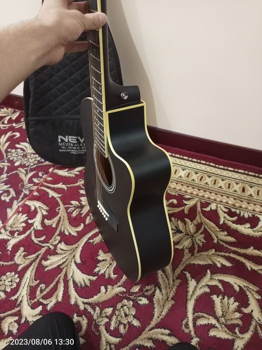 Getara akustik 6 simli