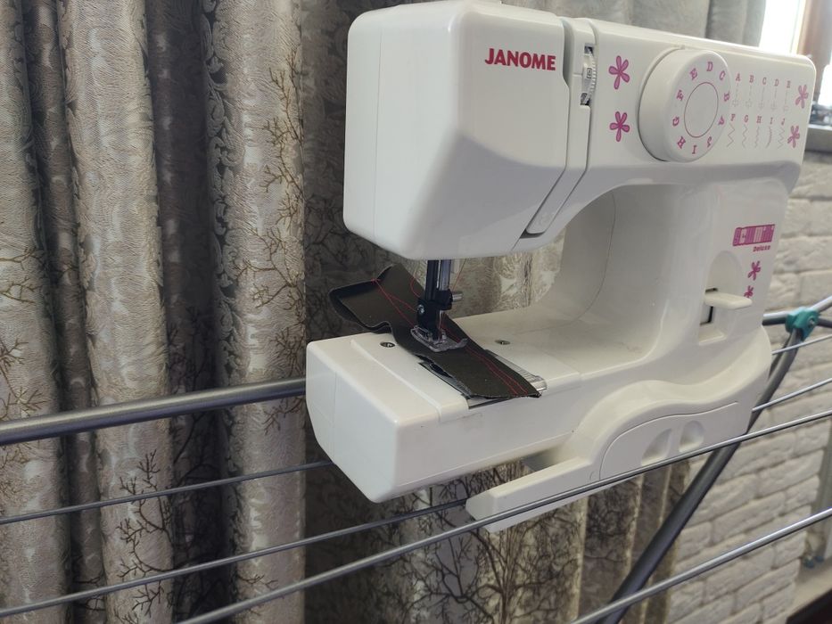 Швейная машина Janome 525