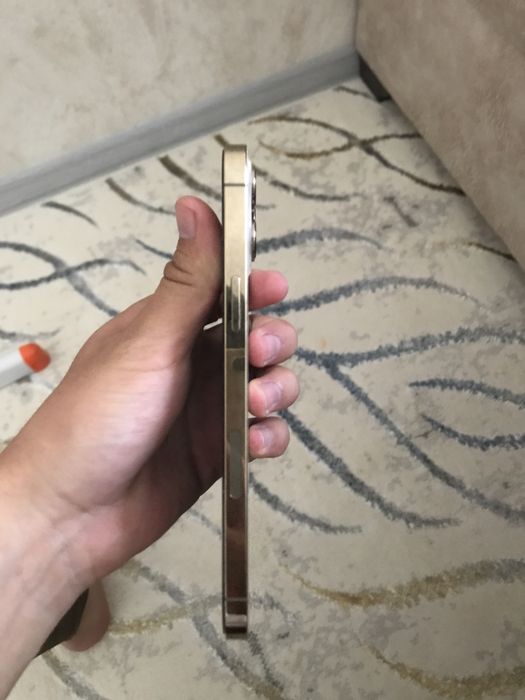 iphone 12 pro max holati idiak hamma joyi radnoy hamma narsasi ishlayd