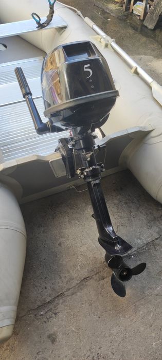 Надуваема лодка с мотор