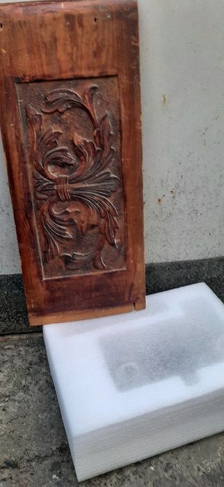 Орнамент на красном дереве