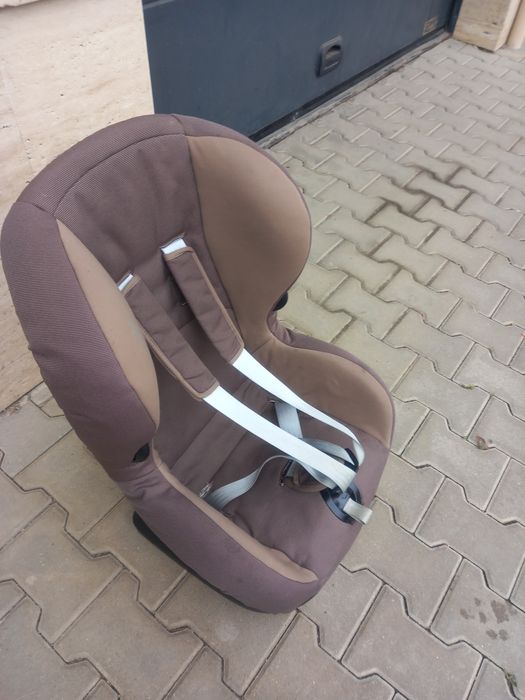 Столче за кола Maxi Cosi с подарък възглавничка за столчето