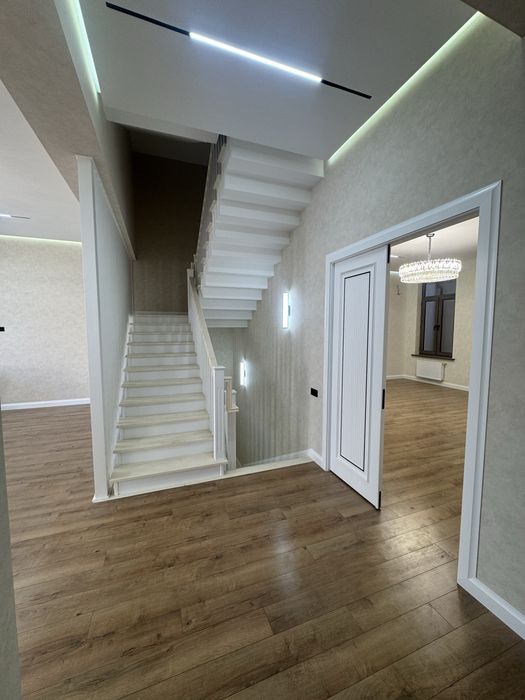 Продается Трех урувневый Евродом.