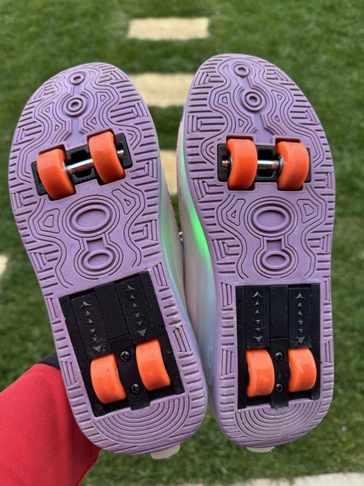 Adidasi cu role marimea 37