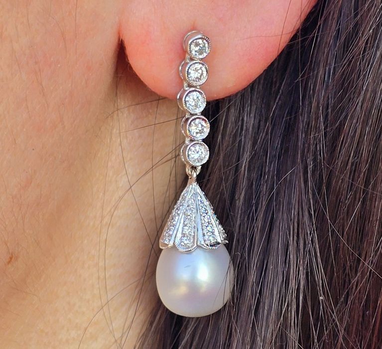 Cercei din aur alb de 18k cu diamante și perle naturale