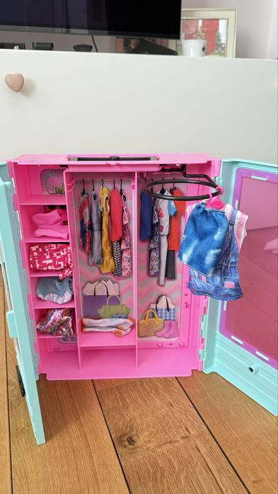 Къща и гардероб Barbie
