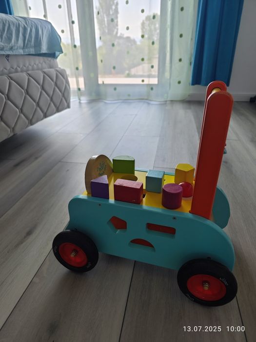 Antepremergator din lemn cu activități pentru copii